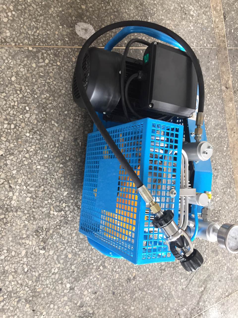 Portable diving scuba tank breathing air compressor